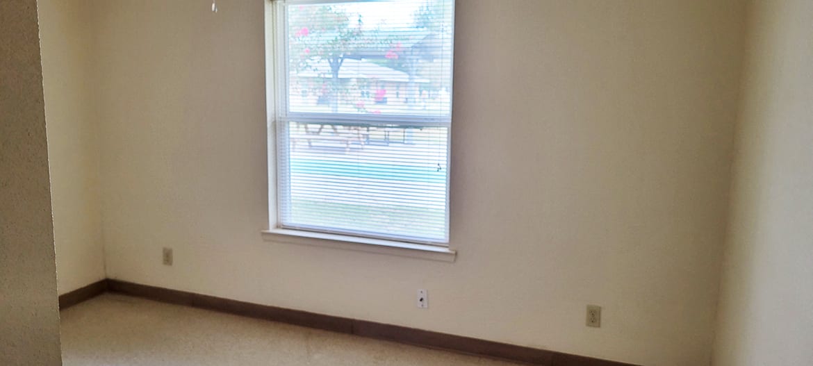 Photos and Video of HILLWOOD APTS in Weimar, TX